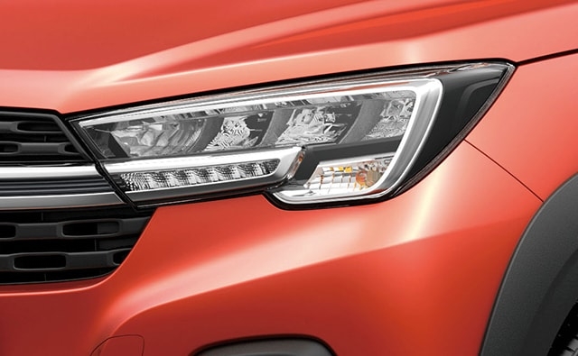 Ðèn pha LED hi?n d?i Suzuki XL7 Hoàn Toàn M?i